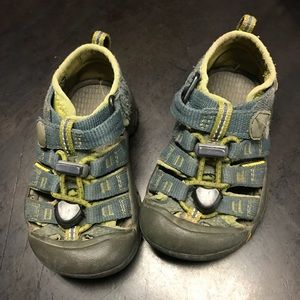 Keen sandals size 8 toddler